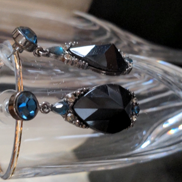 Earrings - Picture 2 of 4